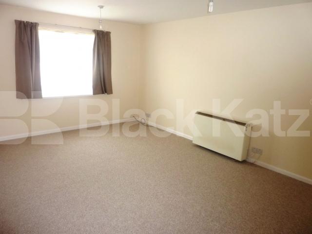 			3 MINUTES TO TUBE!, 1 Bedroom, 1 bath, 1 reception Flat			 Heddington Grove, CALEDONIAN ROAD